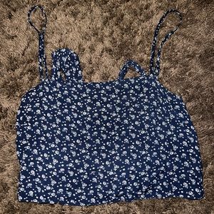 super cute and dainty brandy cropped tie floral shirt!